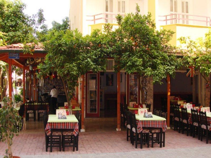 Mola Hotel Аланя Екстериор снимка